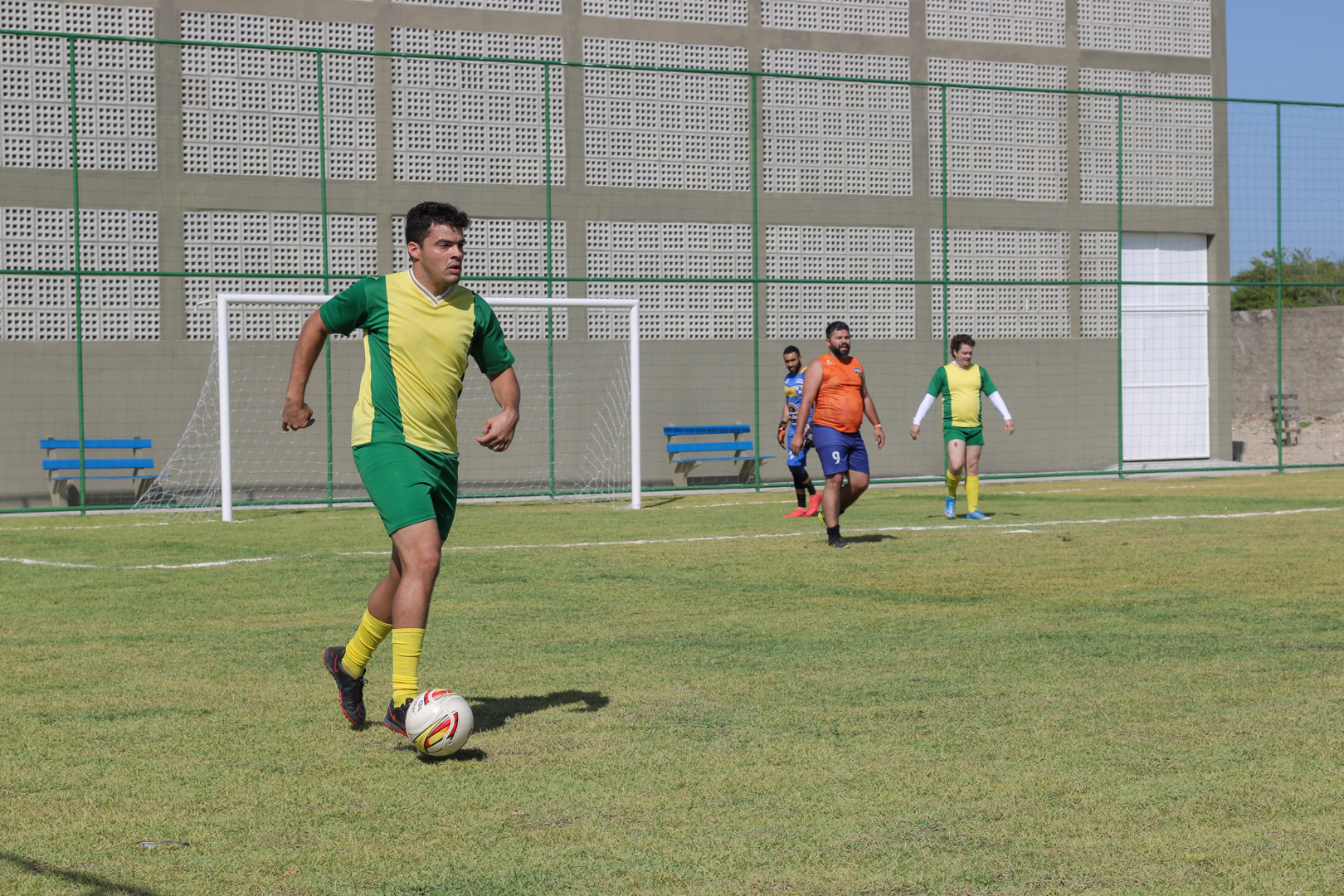 Dênis Cavalcante participa de jogo inaugural no Sesc Praia